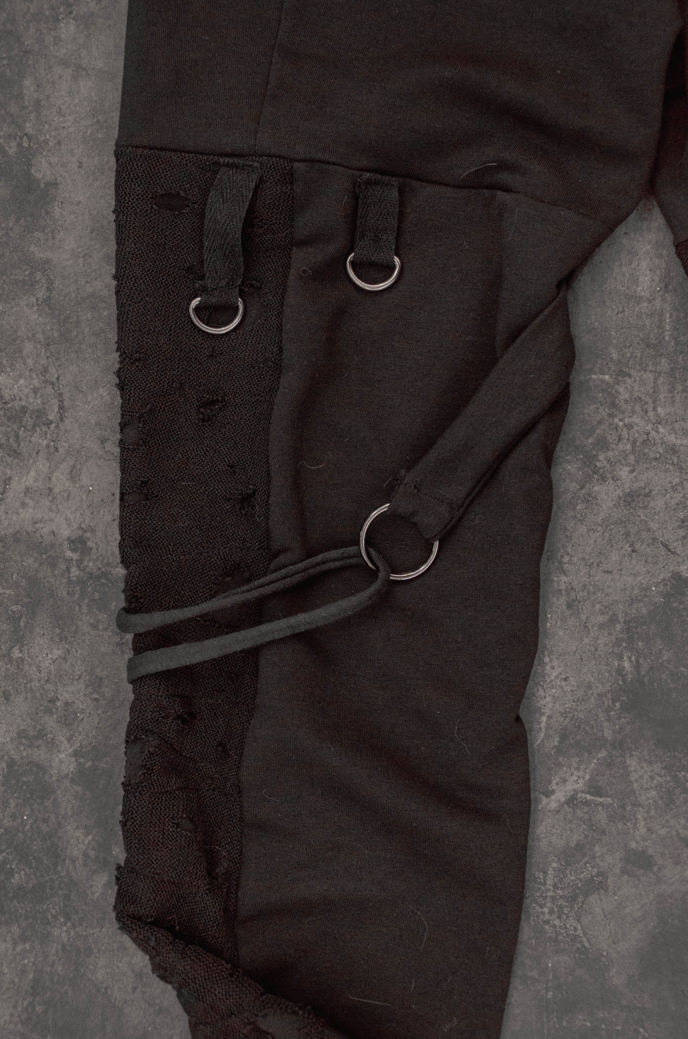 TRAPE Frayed with asymmetrical straps leggings [Black]