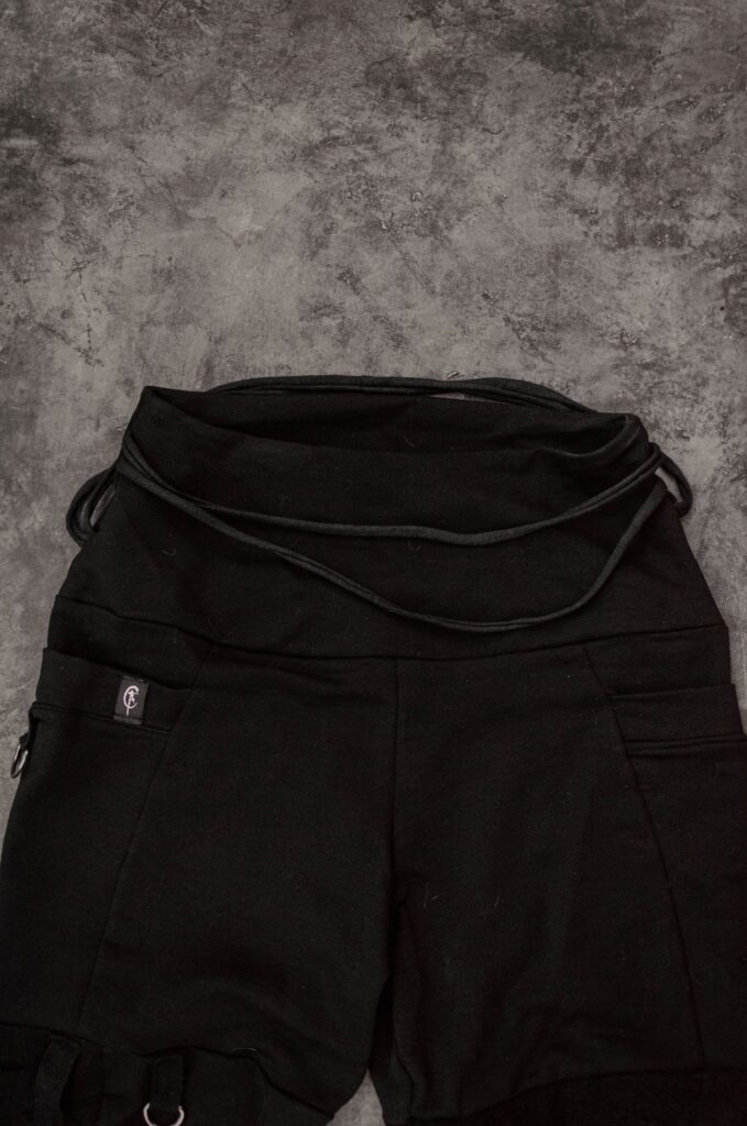 TRAPE-dystopian-cyberpunk-YNHOIA-leggings (1)